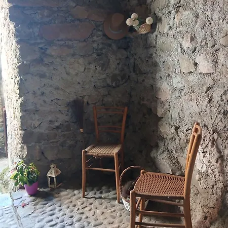 La Casa Di Pietra A Carro