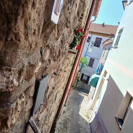 La Casa Di Pietra A Carro